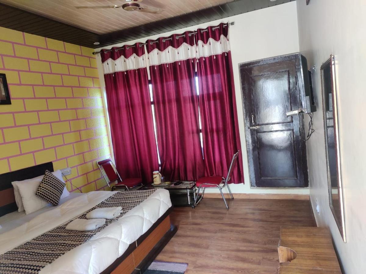 Hotel Deepraj, Kausani Exterior photo