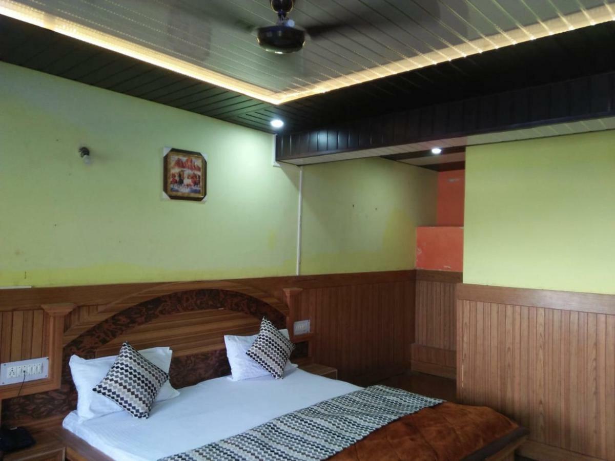 Hotel Deepraj, Kausani Exterior photo